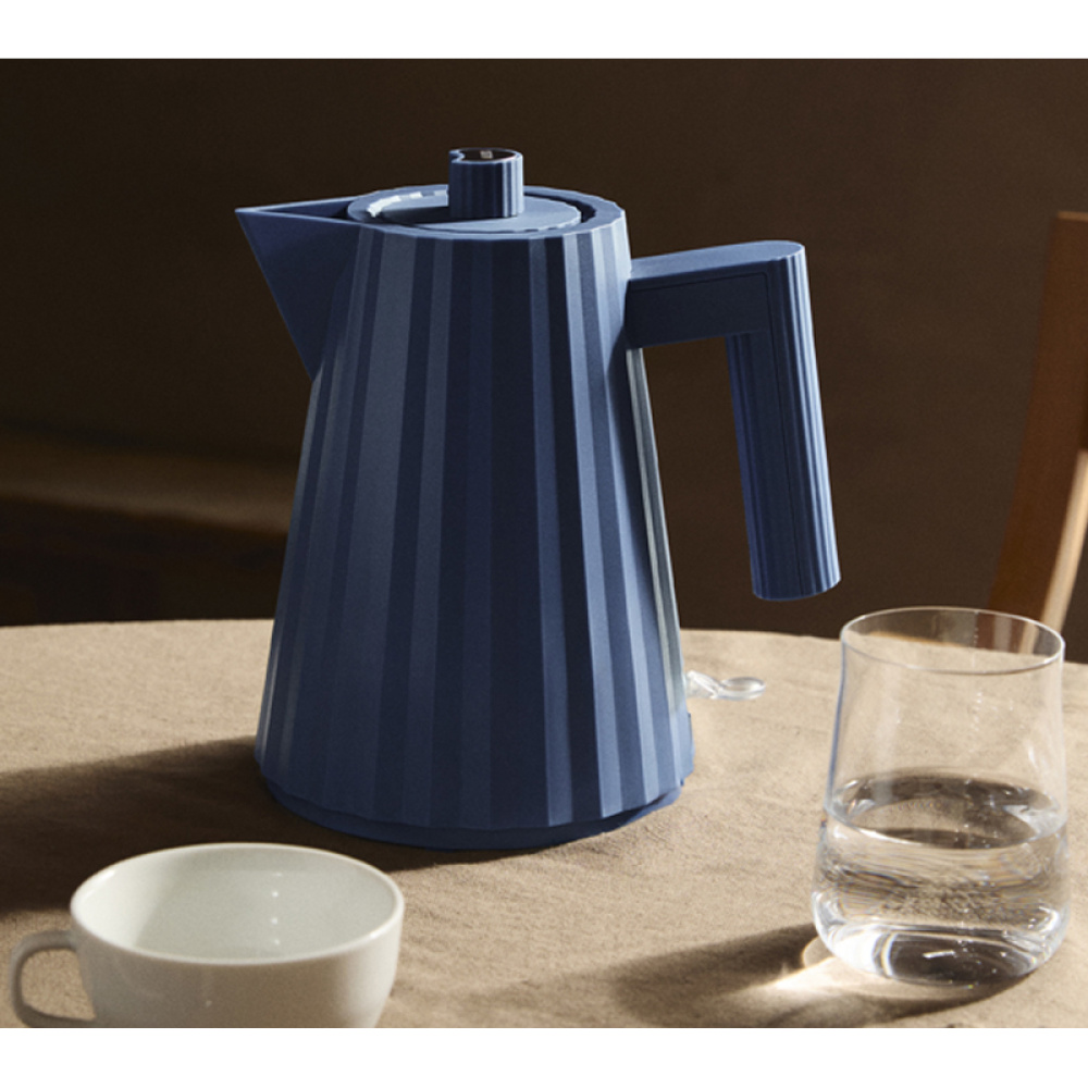 alessi plissé vedenkeitin, sininen 1l